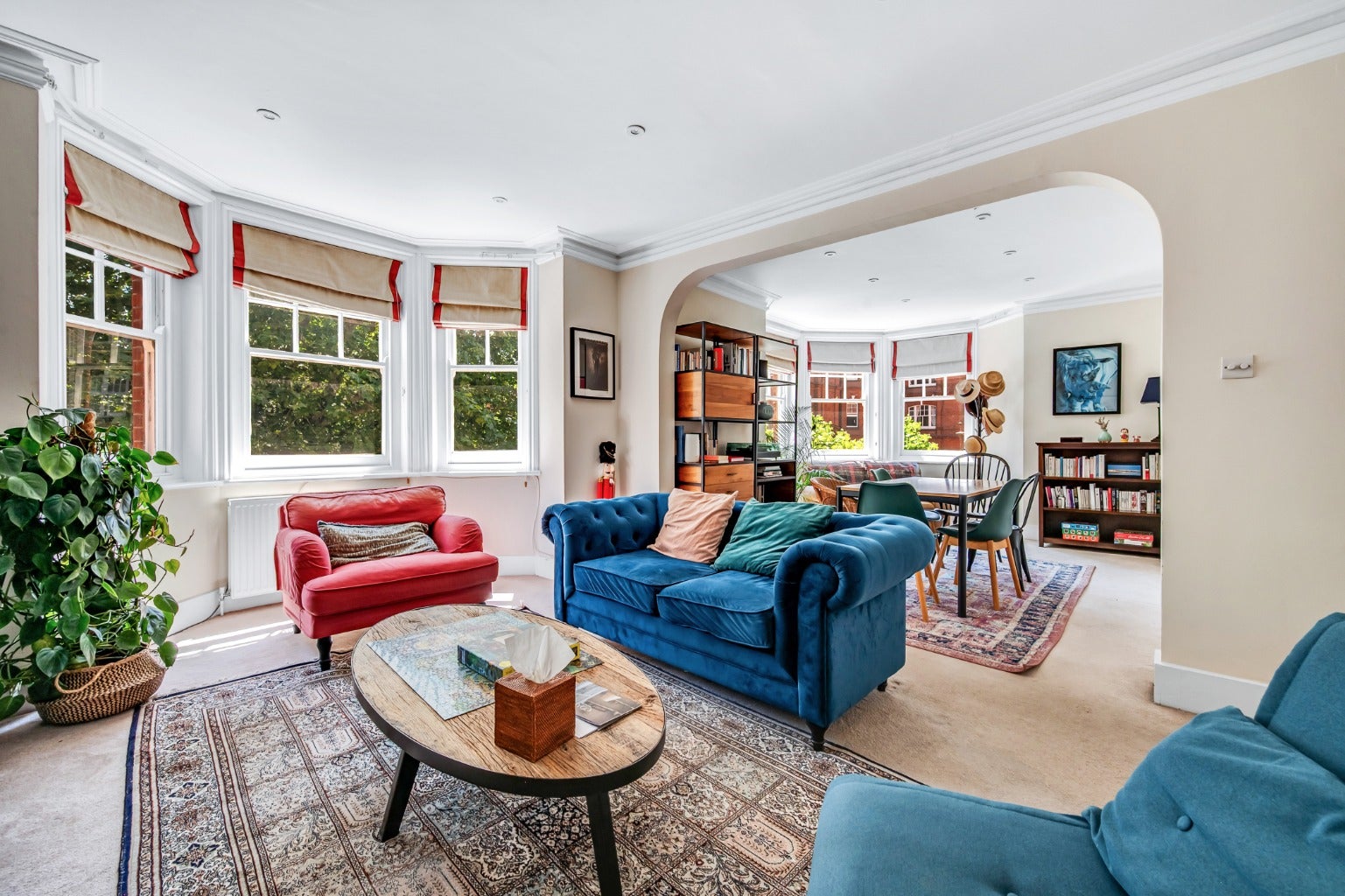Flat Queen's Club Gardens in Greater London
