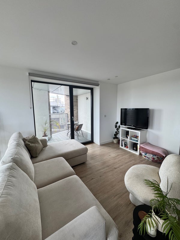 Room Plaistow Road in Greater London
