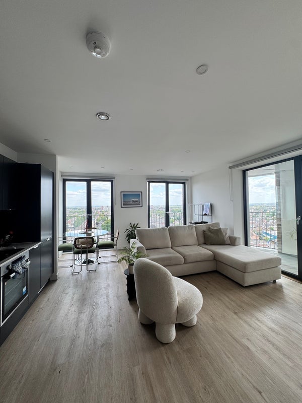 Room Plaistow Road in Greater London