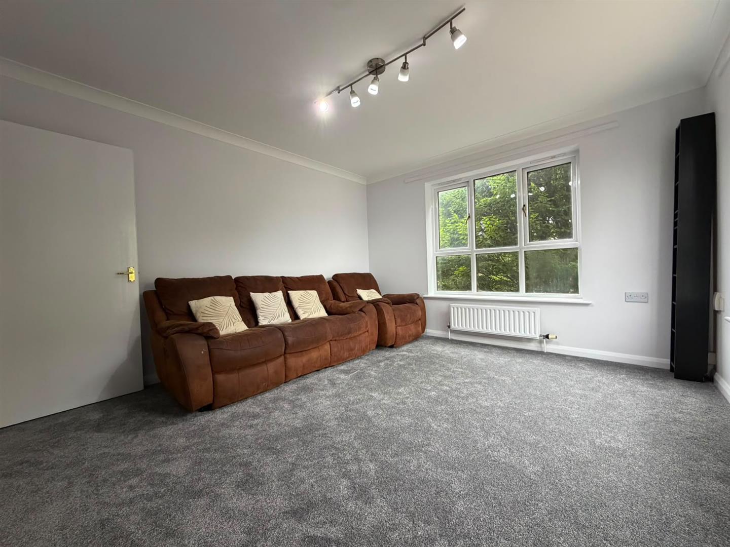 Flat Colham Mill Road in Greater London