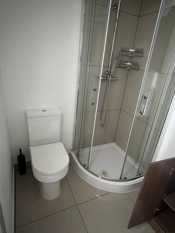 Room Amesbury Avenue in Greater London