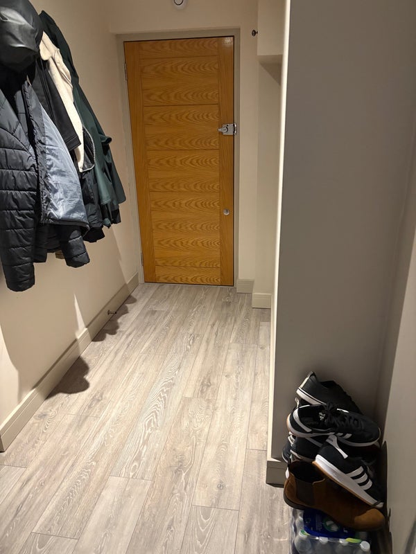 Room Amesbury Avenue in Greater London