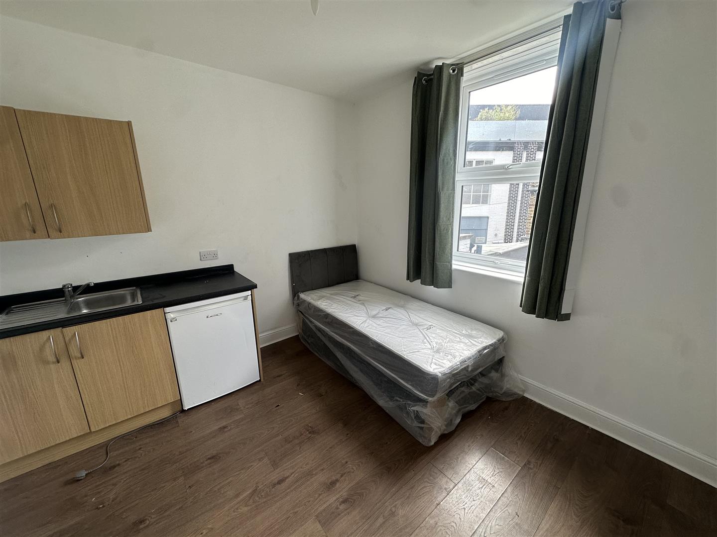 Flat Station Rise in Greater London