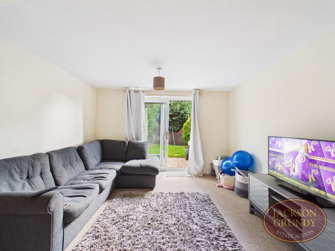 House Hatfield Close in Wootton