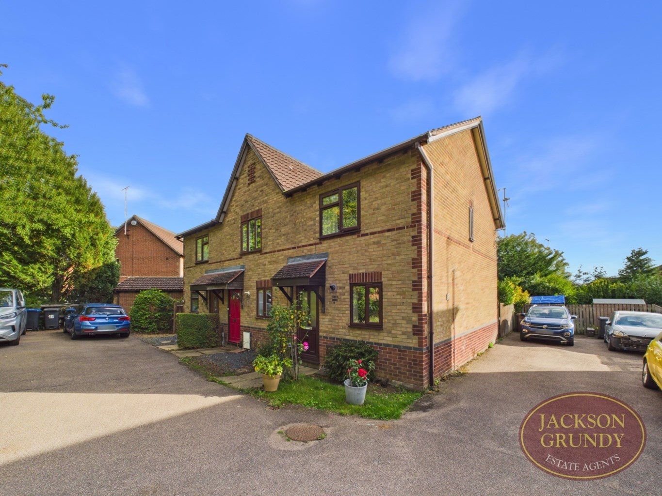 House Hatfield Close in Wootton