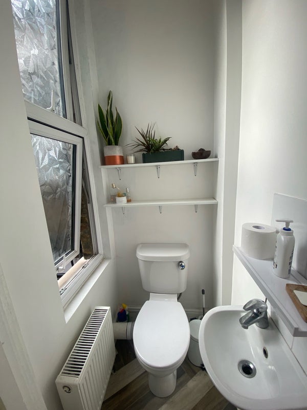 Room Ferme Park Road in Greater London
