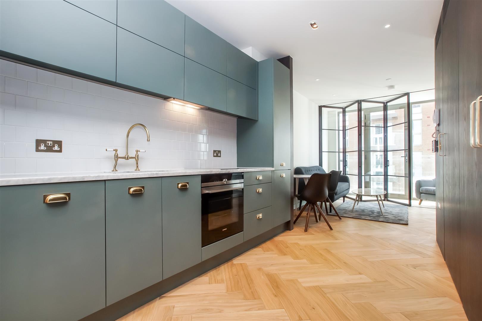 Flat Heritage Lane in Greater London