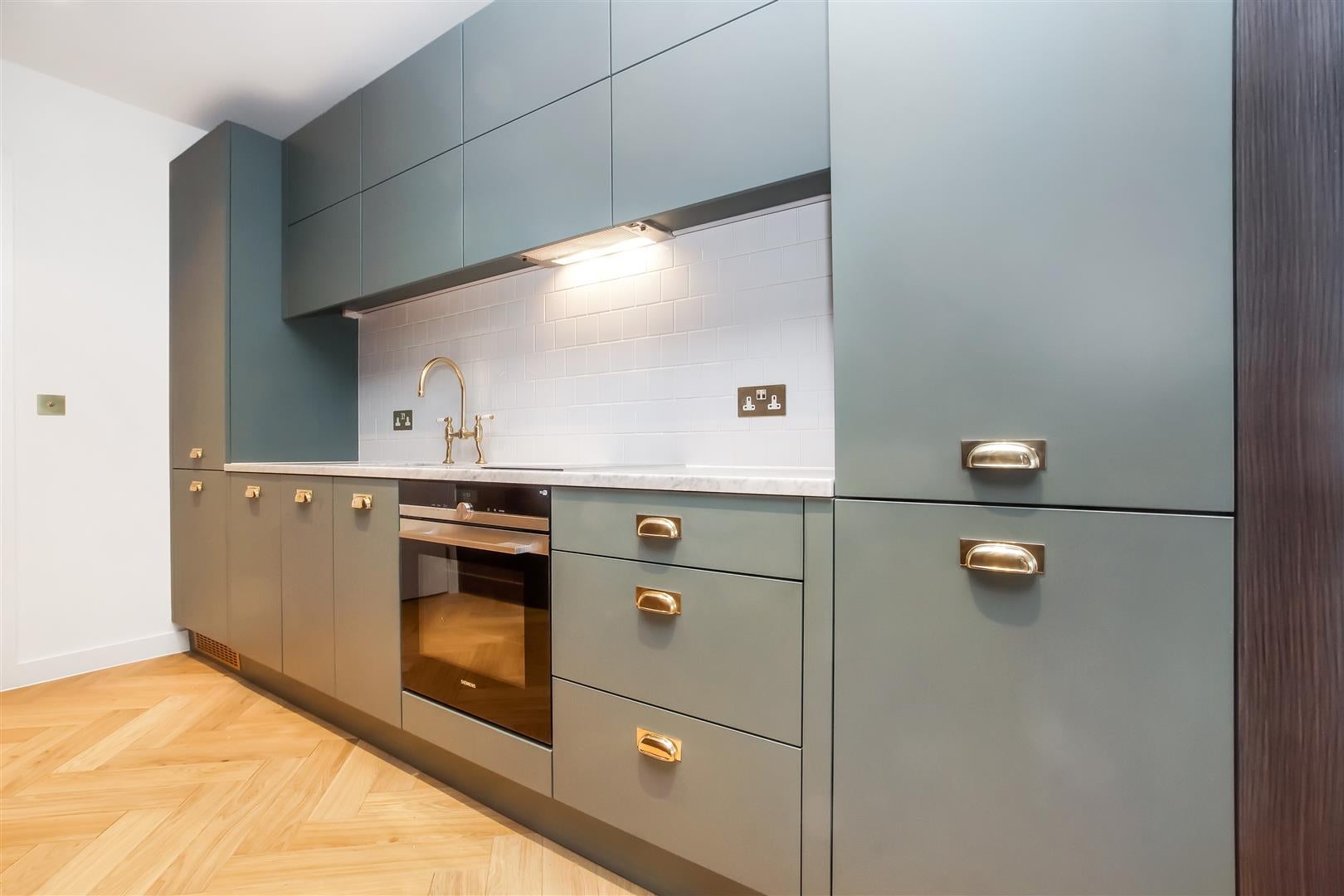 Flat Heritage Lane in Greater London
