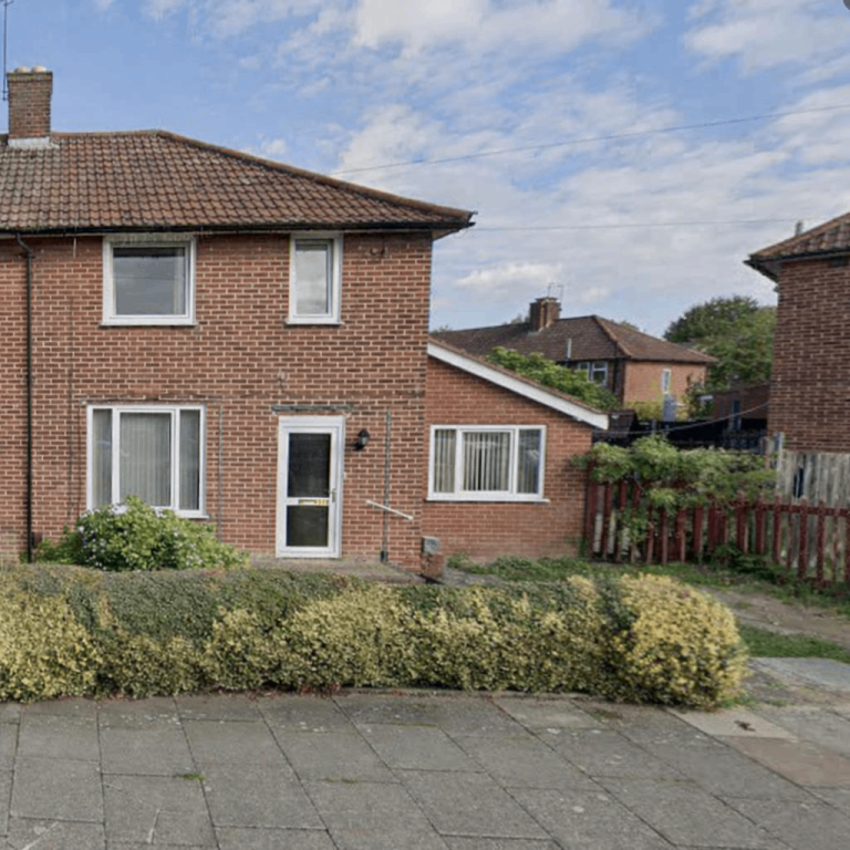 House Barnfield Road in Greater London