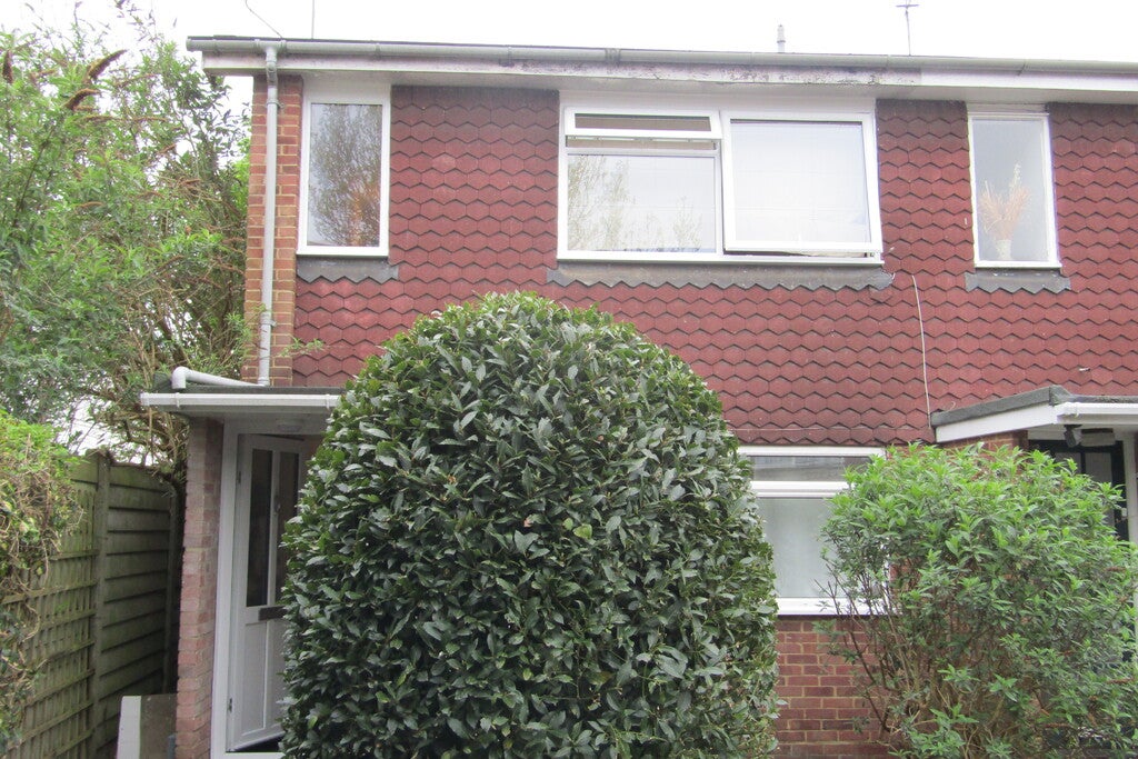 Flat Eastbrook Close in Woking
