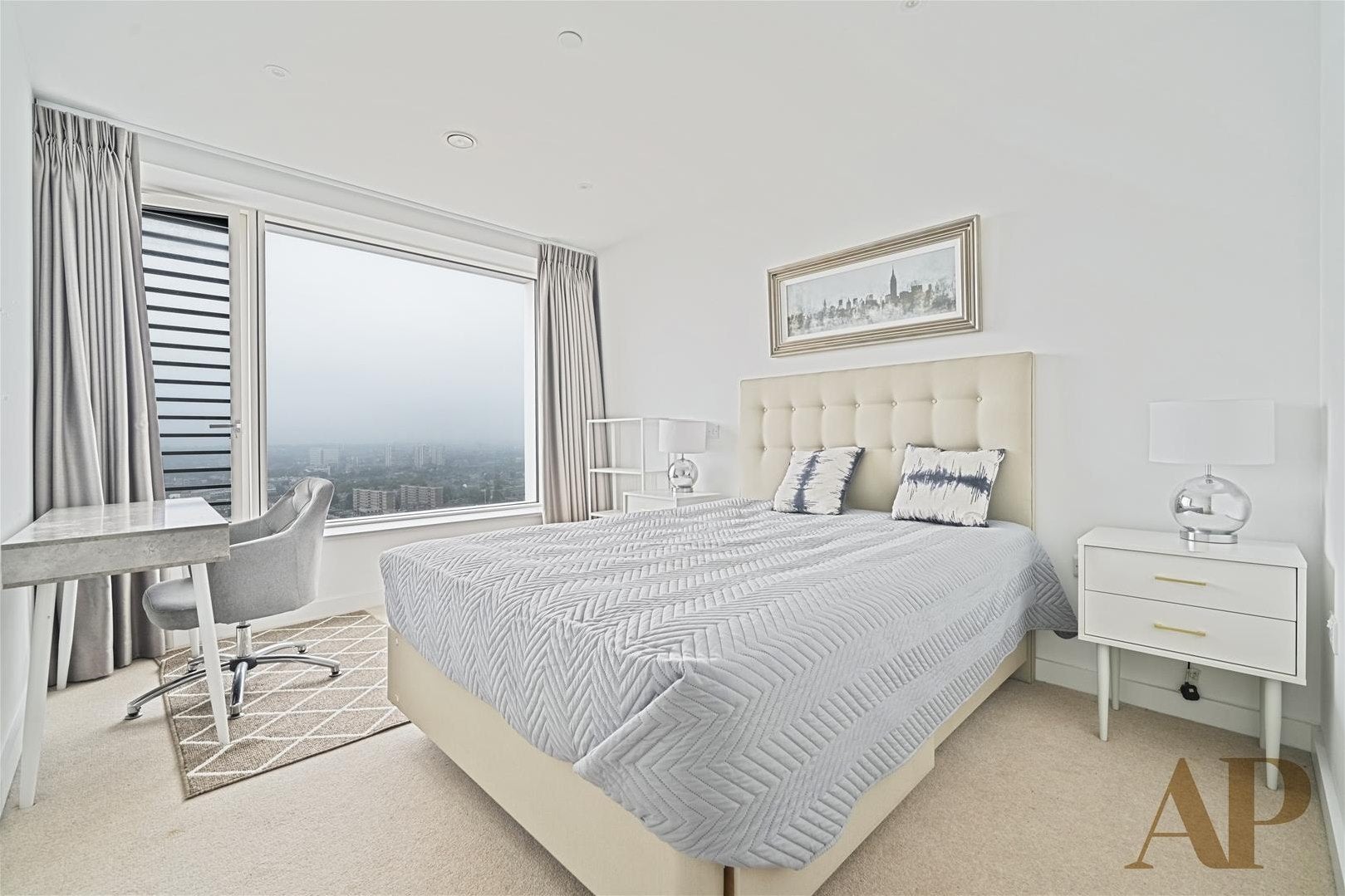 Flat Deacon Street in Greater London
