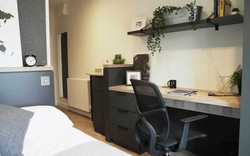 Room Thurston Road in Greater London