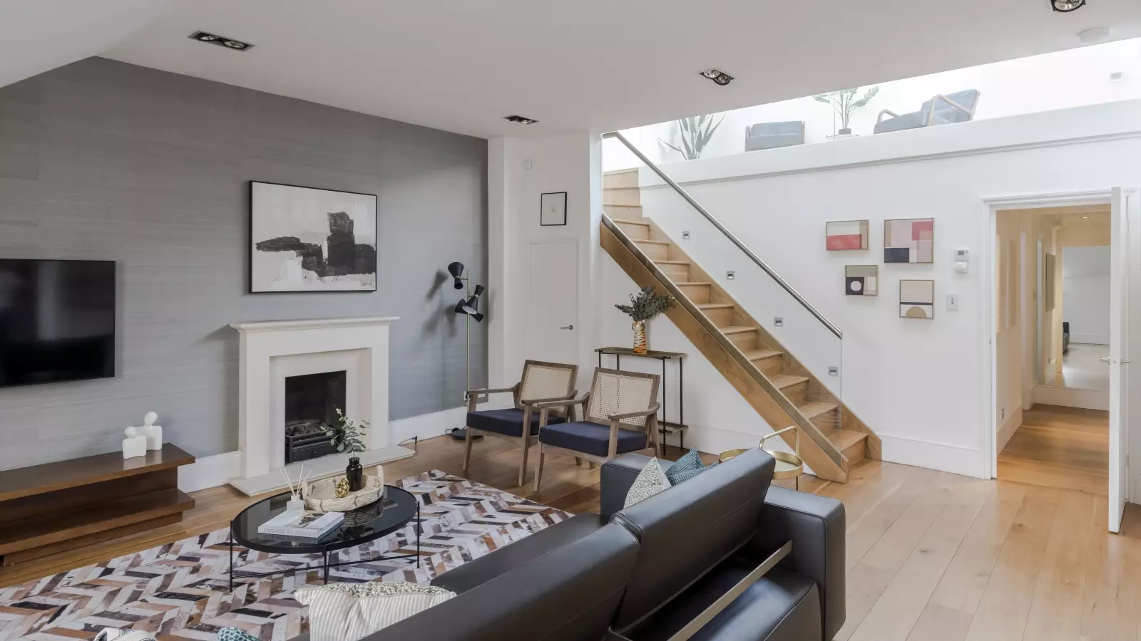 Flat Roland Gardens in Greater London