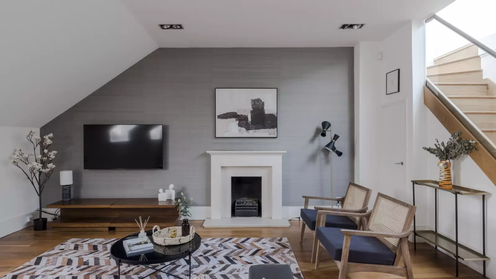 Flat Roland Gardens in Greater London
