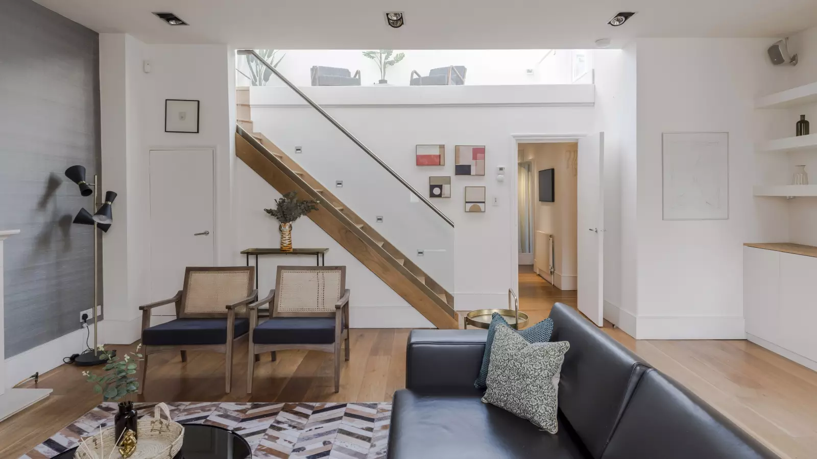 Flat Roland Gardens in Greater London