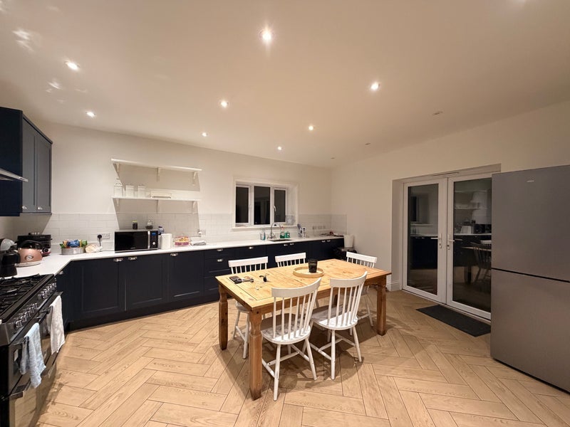 Room St Albans Crescent in Greater London