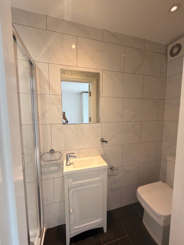 Room St Albans Crescent in Greater London
