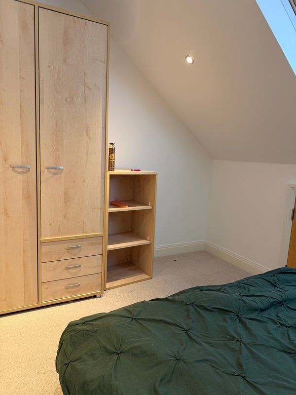 Room Ross Road in Greater London