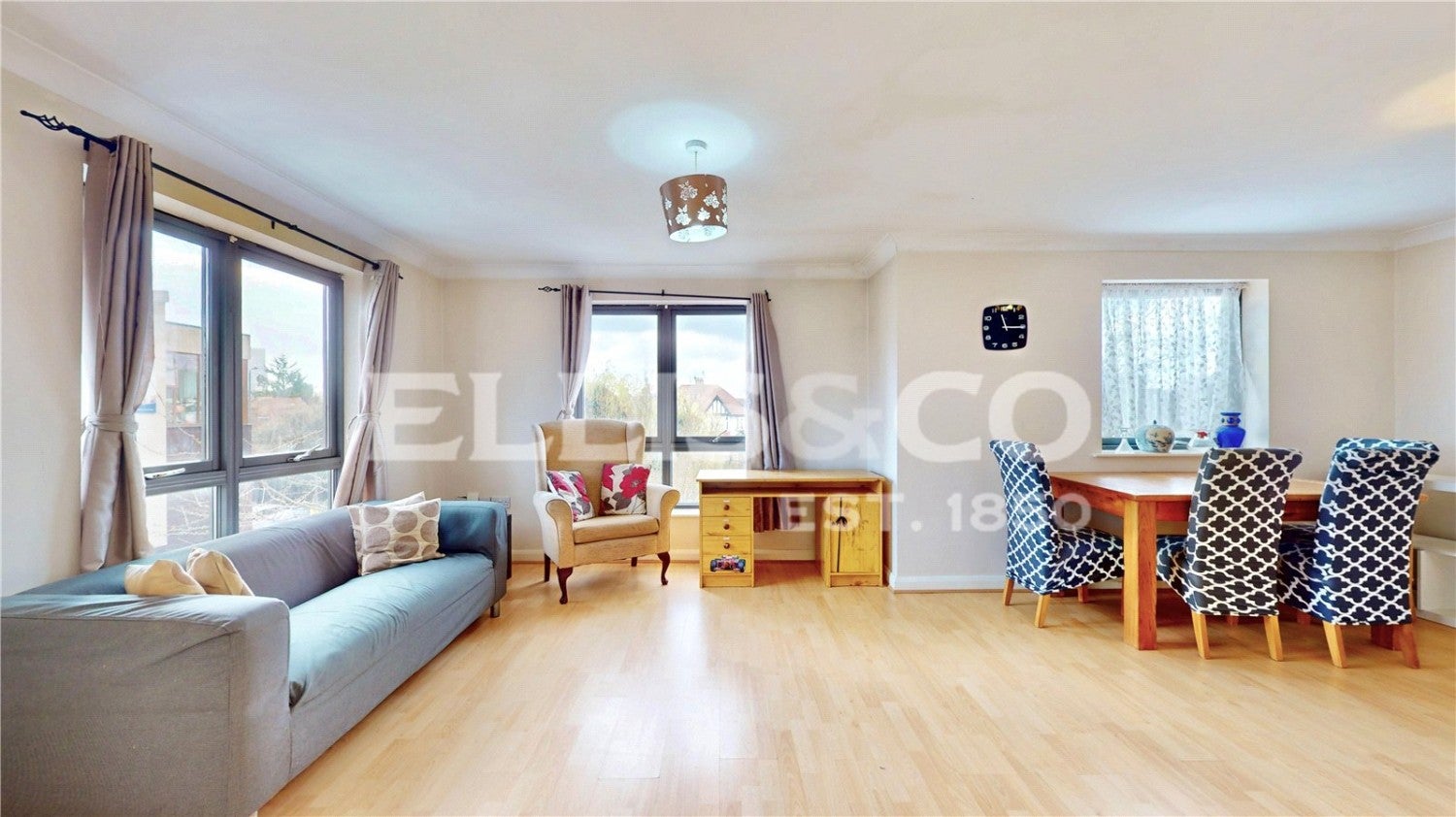 Flat Hirst Crescent in Greater London