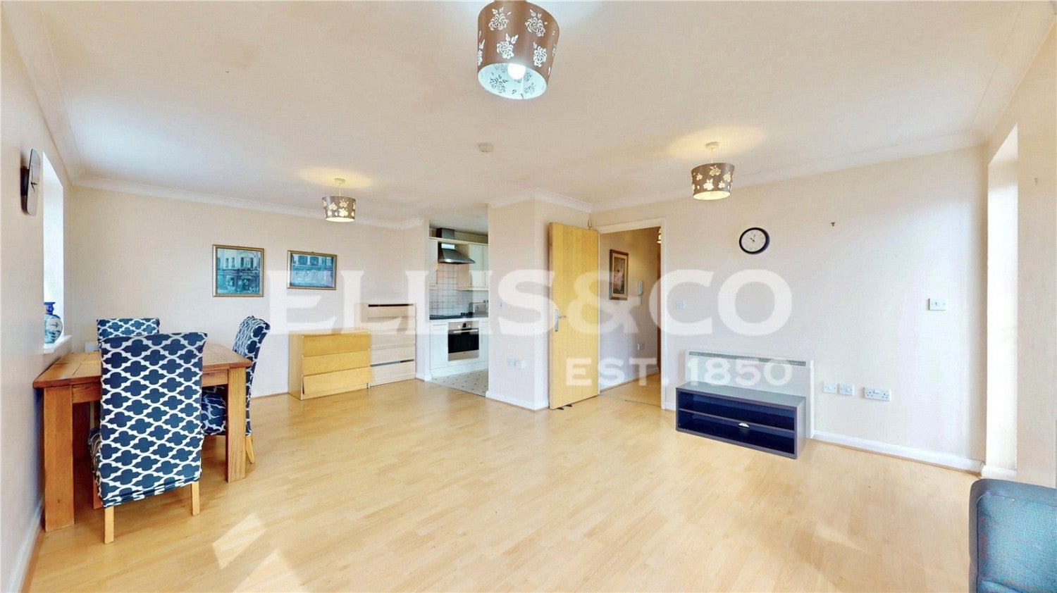 Flat Hirst Crescent in Greater London