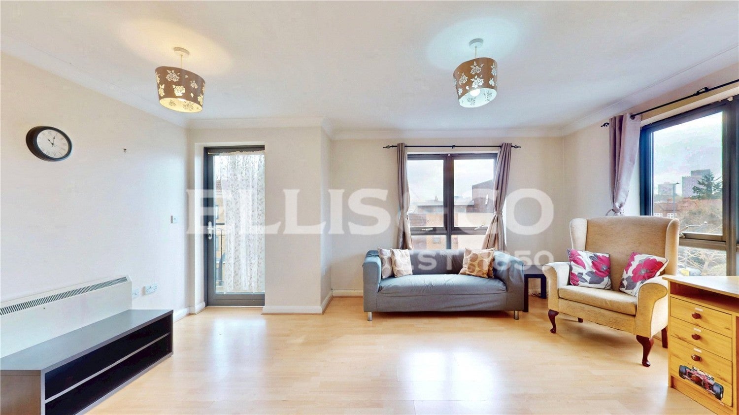 Flat Hirst Crescent in Greater London