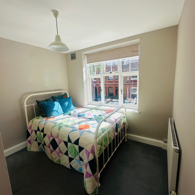 Room Thorncliffe Road in Greater London