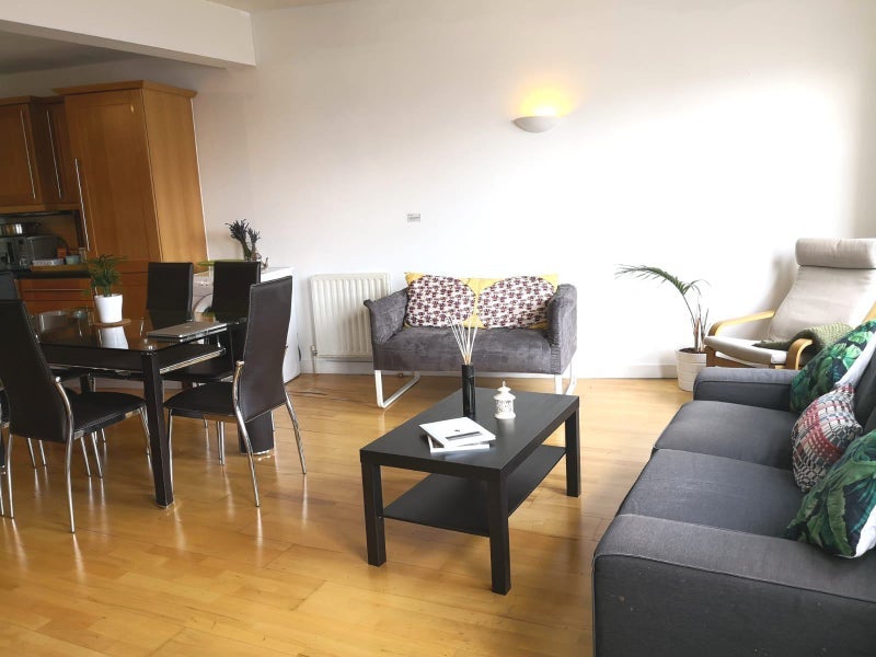 Room Kentish Town Road in Greater London