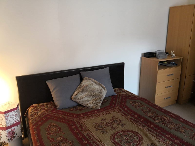 Room Kentish Town Road in Greater London