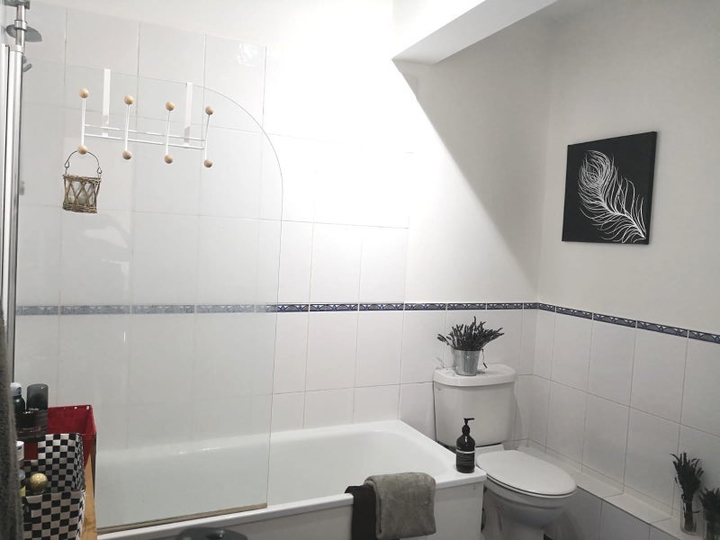 Room Kentish Town Road in Greater London