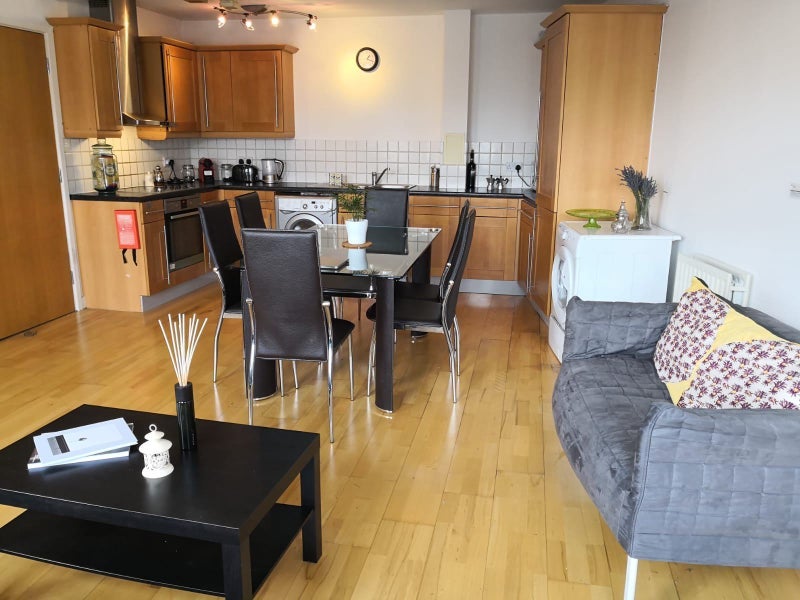 Room Kentish Town Road in Greater London