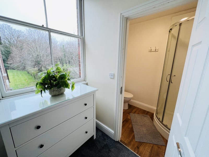 Room Rotton Park Road in Birmingham