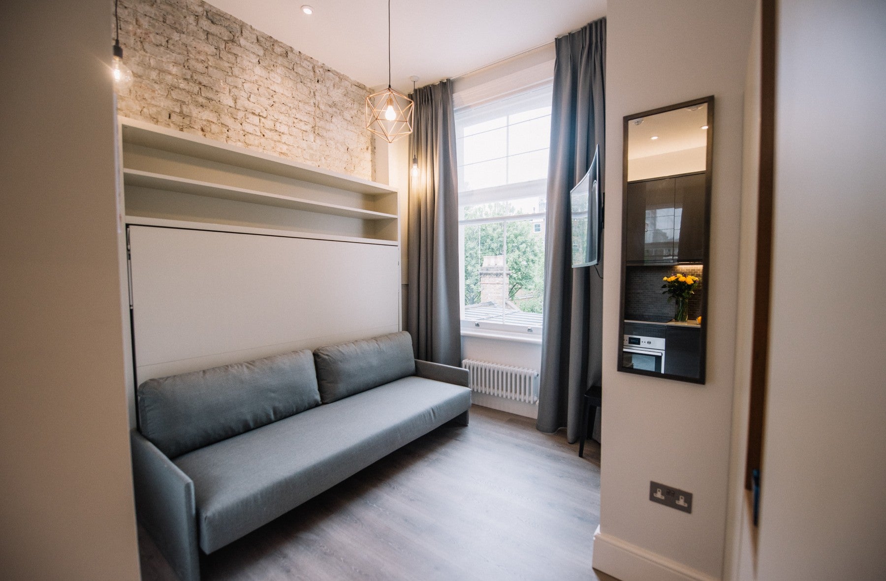 Flat Linden Gardens in Greater London
