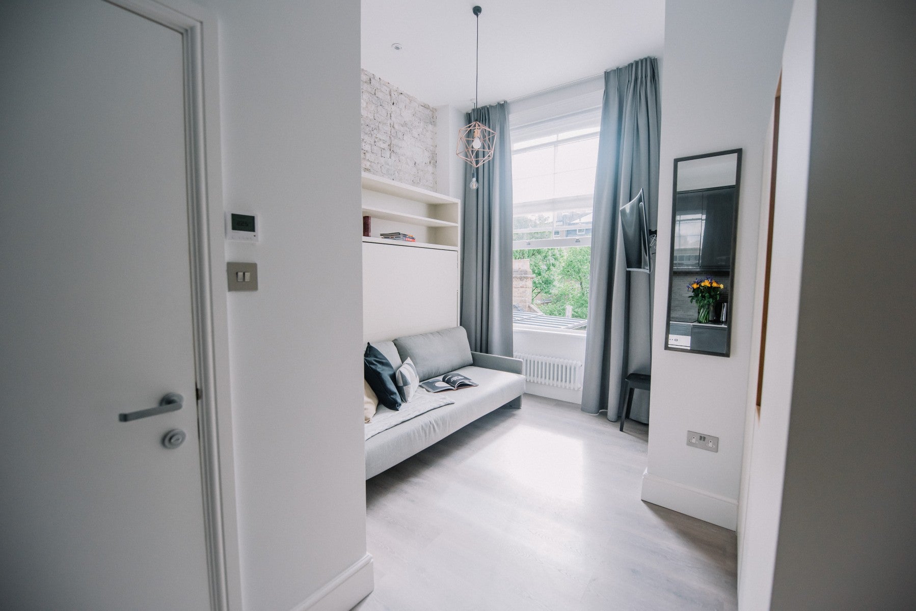 Flat Linden Gardens in Greater London