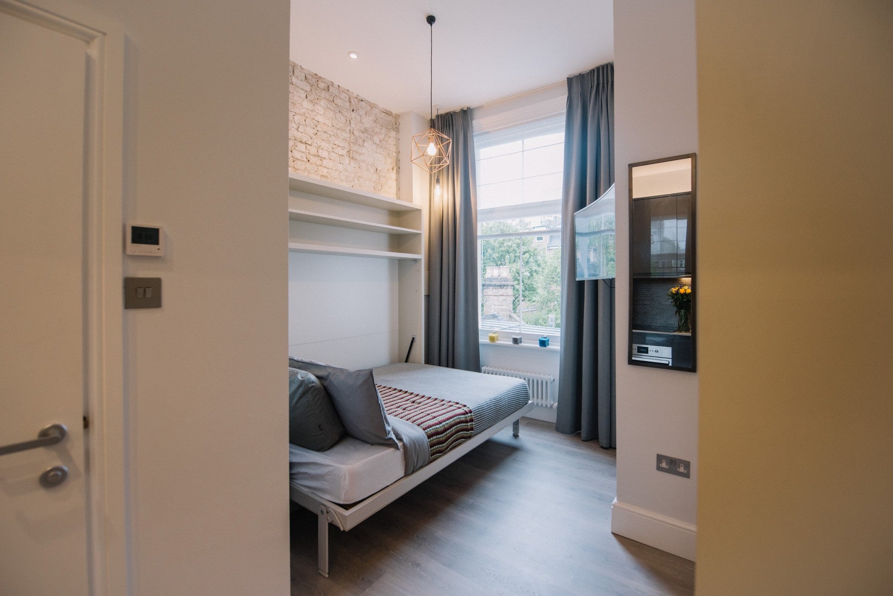 Flat Linden Gardens in Greater London
