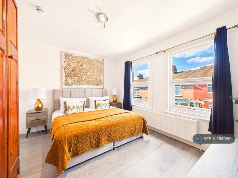 Flat Ridgway Road in Luton