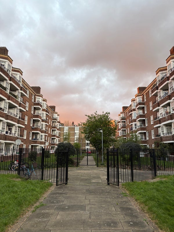 Flat Flora Gardens in Greater London