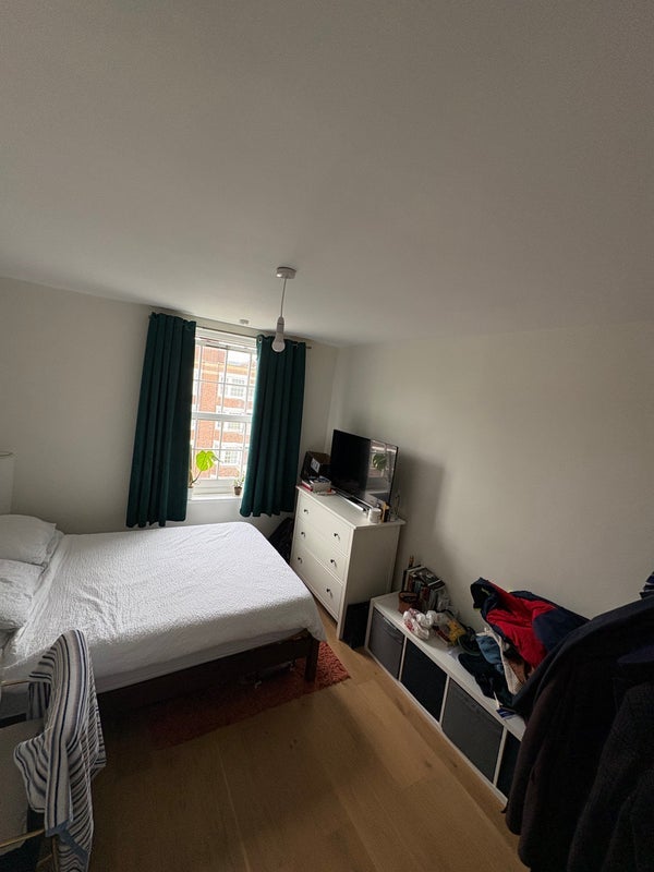 Flat Flora Gardens in Greater London