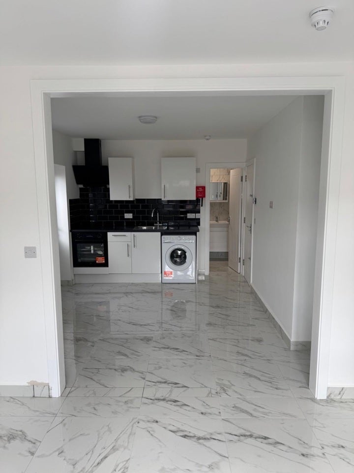 Flat Pembroke Road in Greater London