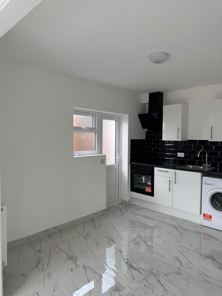 Flat Pembroke Road in Greater London