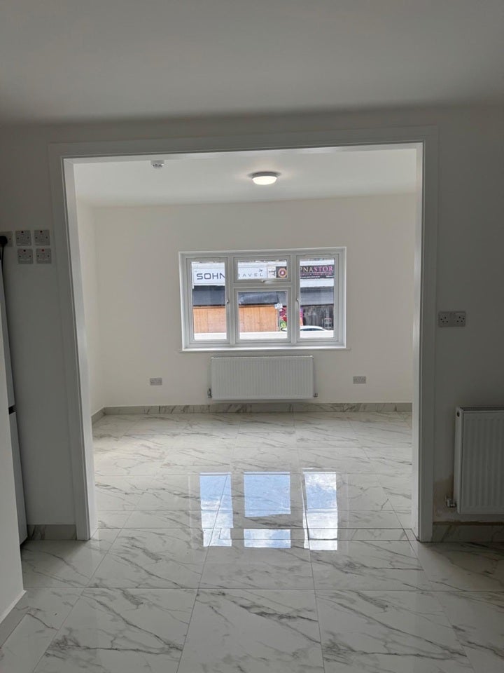 Flat Pembroke Road in Greater London