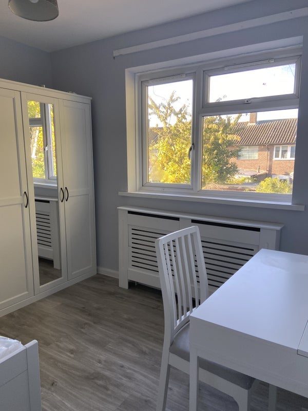 Room Devenish Road in Greater London