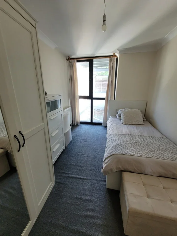 Flat Fairfield Road in Greater London