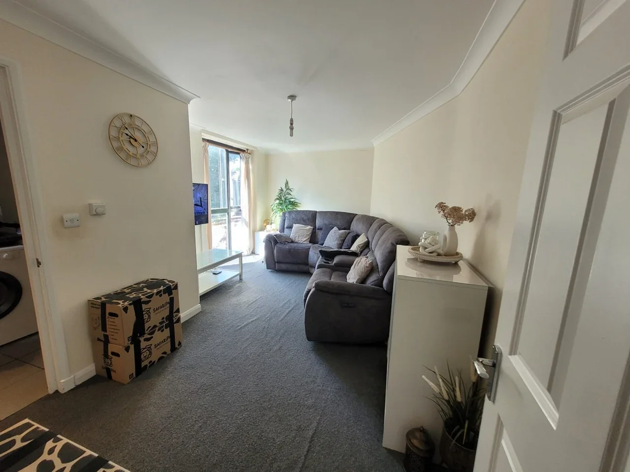 Flat Fairfield Road in Greater London