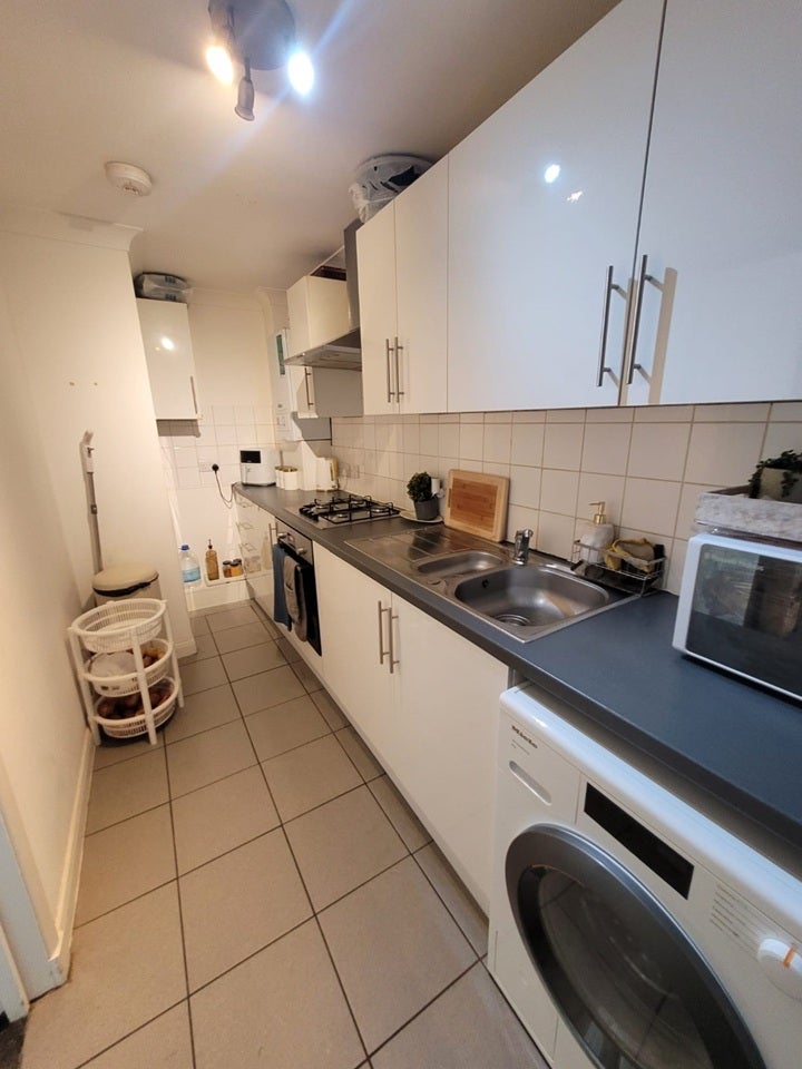 Flat Fairfield Road in Greater London