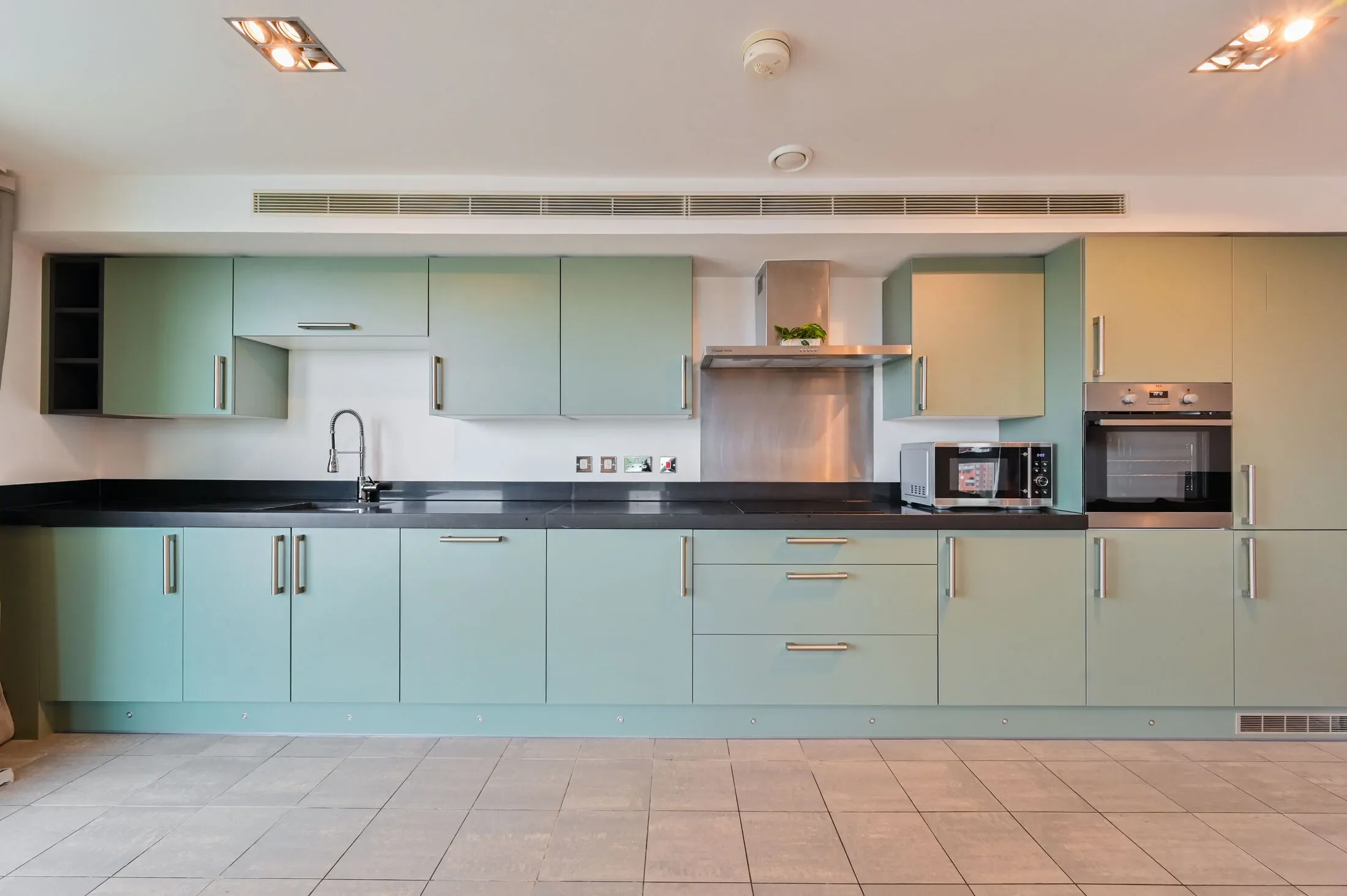 Flat Bridges Court in Greater London