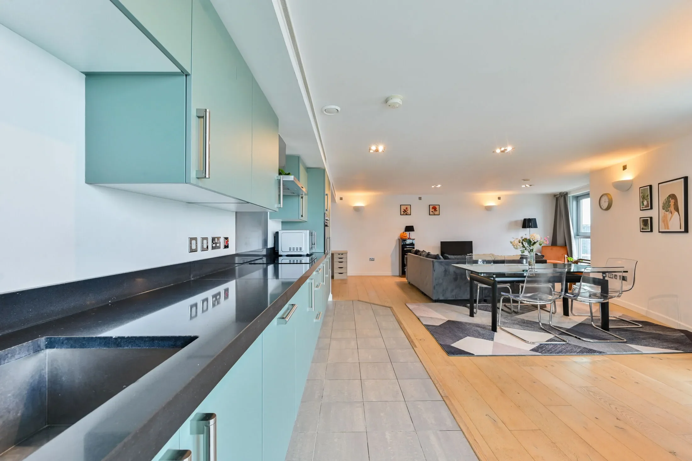 Flat Bridges Court in Greater London
