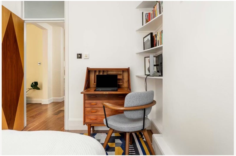 Flat Holland Road in Greater London