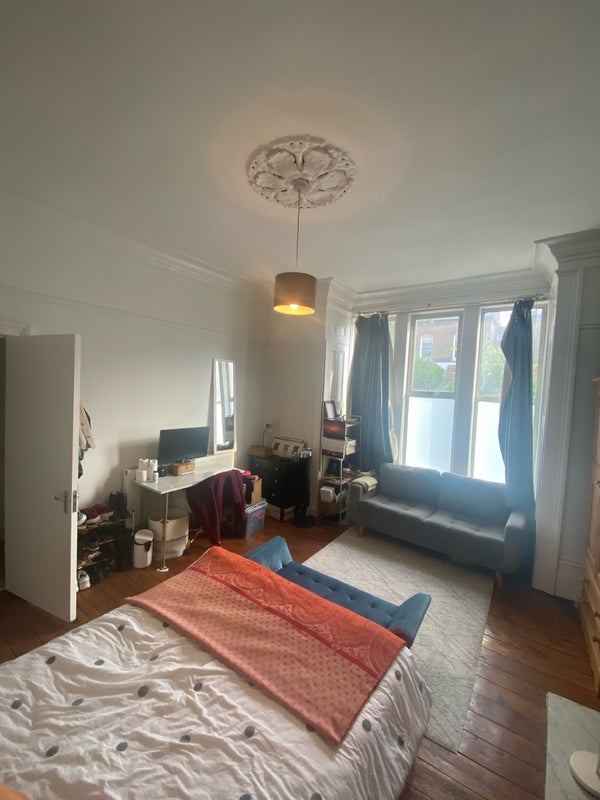 Room Finsbury Park Road in Greater London