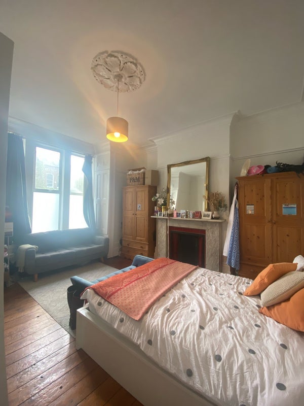 Room Finsbury Park Road in Greater London