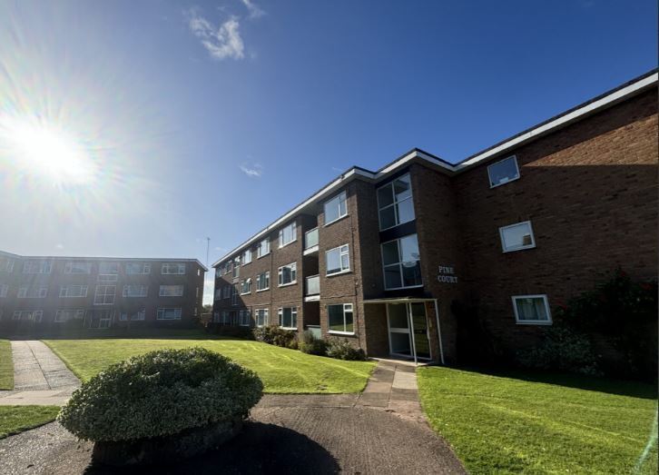 Flat Pine Court in Royal Leamington Spa